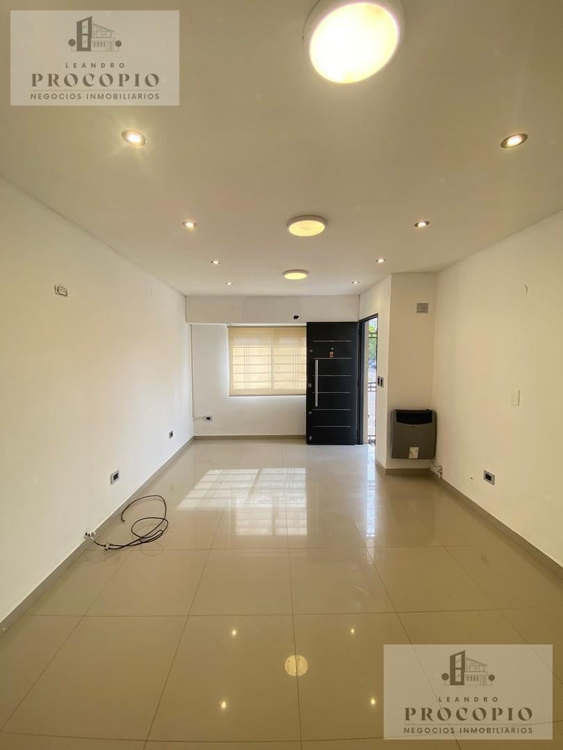 Foto de PH 4 ambientes en venta en Castelar, imagen 2