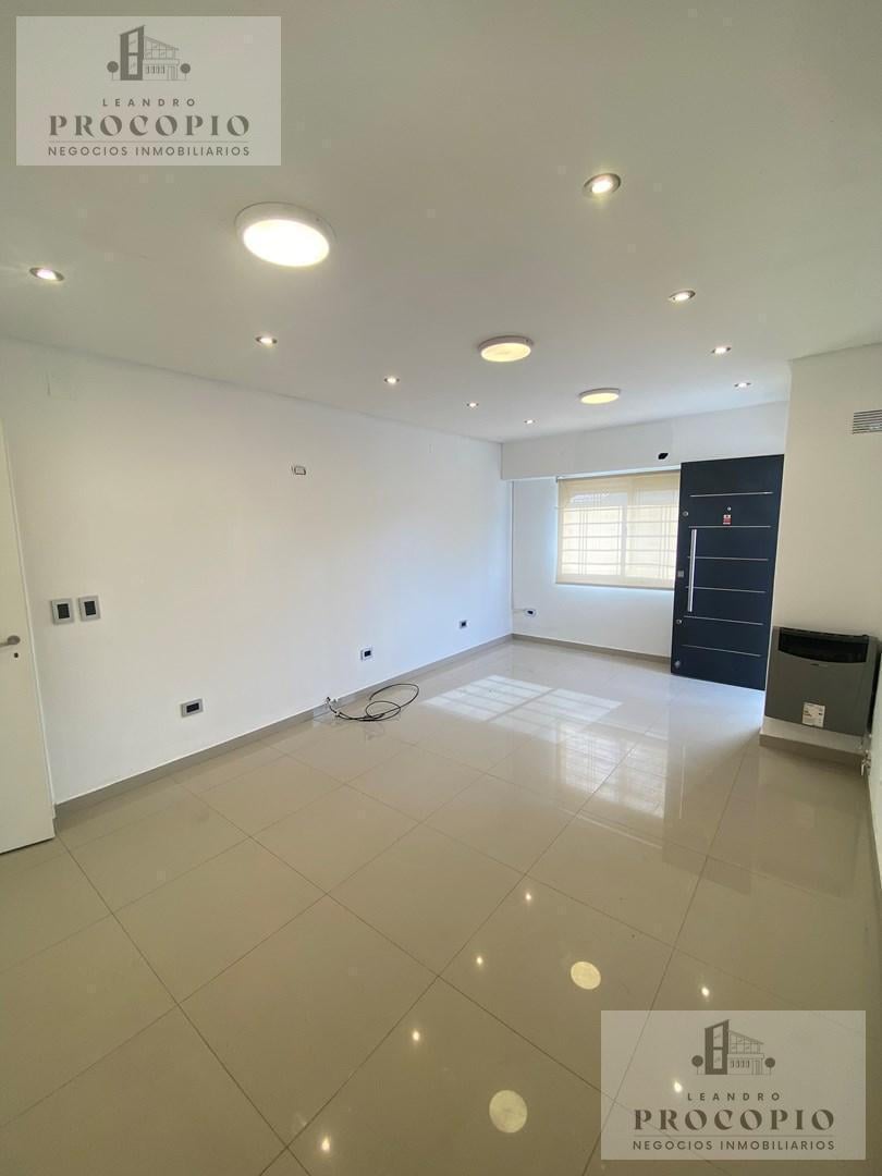 Foto de PH 4 ambientes en venta en Castelar, imagen 1