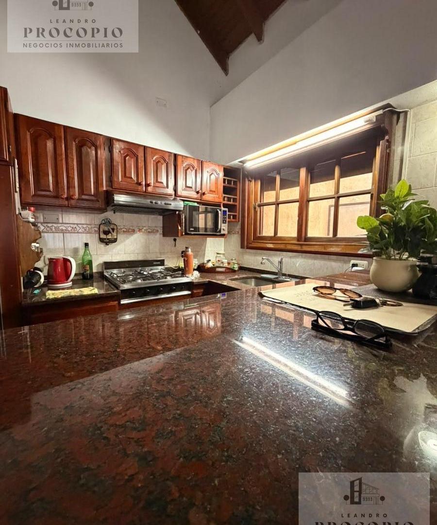 Foto de VENTA - DOS UNIDADES - CASA 5 AMBIENTES - DEPARTAMENTO 3 AMBIENTES EN, imagen 2