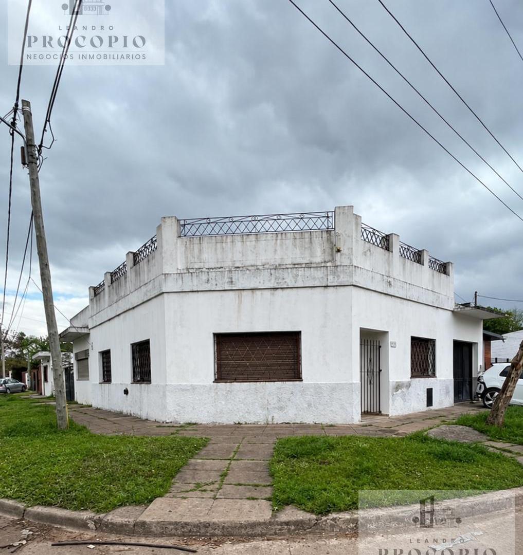 Foto de Casa - Dos unidades - En venta en Moreno, imagen 1