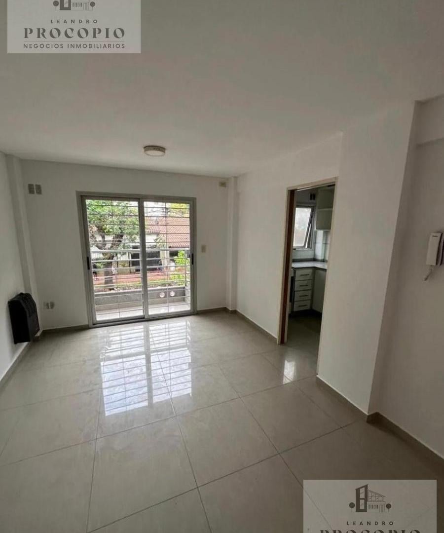 Foto de Departamento dos ambientes con cochera en Alquiler en Morón - cercanía, imagen 2