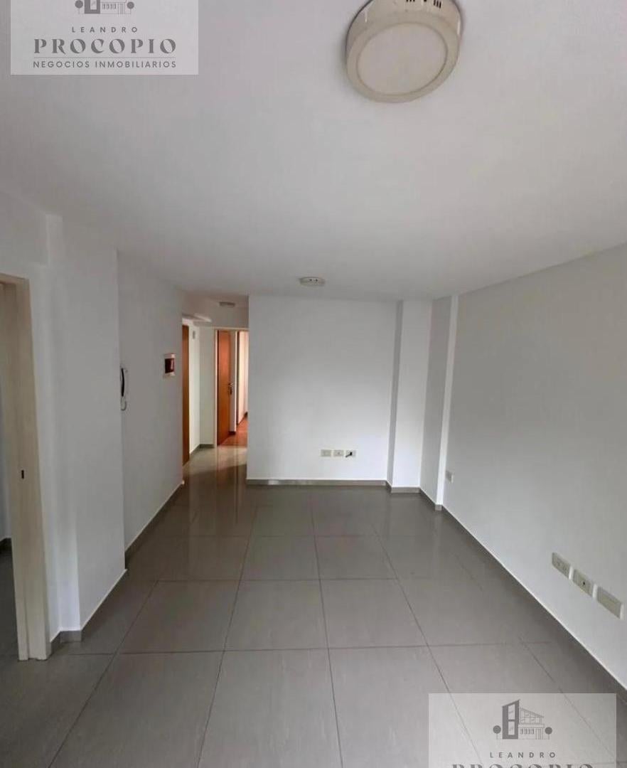 Foto de Departamento dos ambientes con cochera en Alquiler en Morón - cercanía, imagen 3