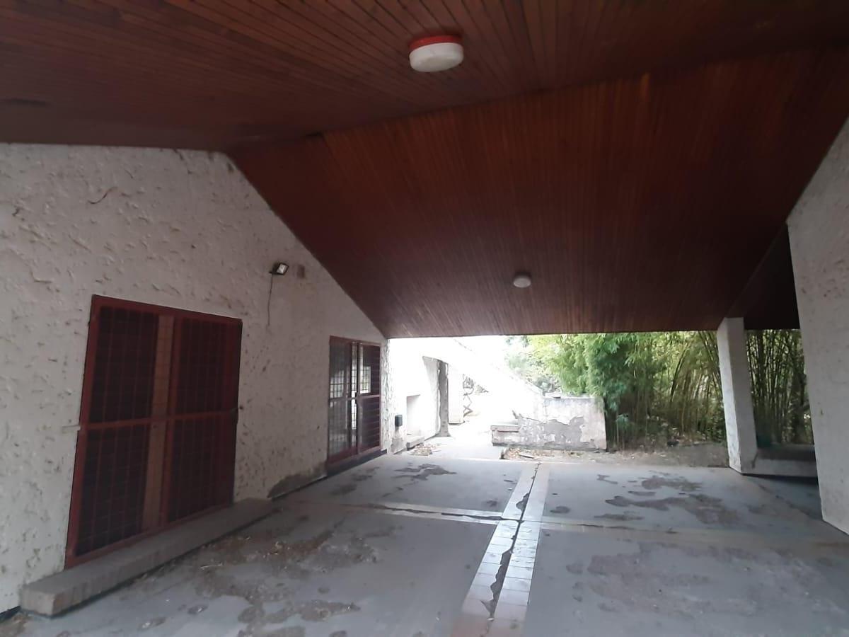 Casa/ Terreno en Chacras D Coria 5