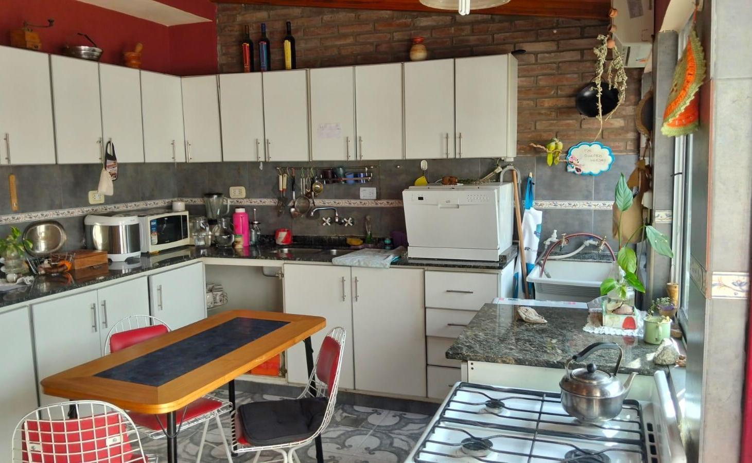 Foto de CASA EN VENTA, EXCELENTE UBICACIÓN!, imagen 2