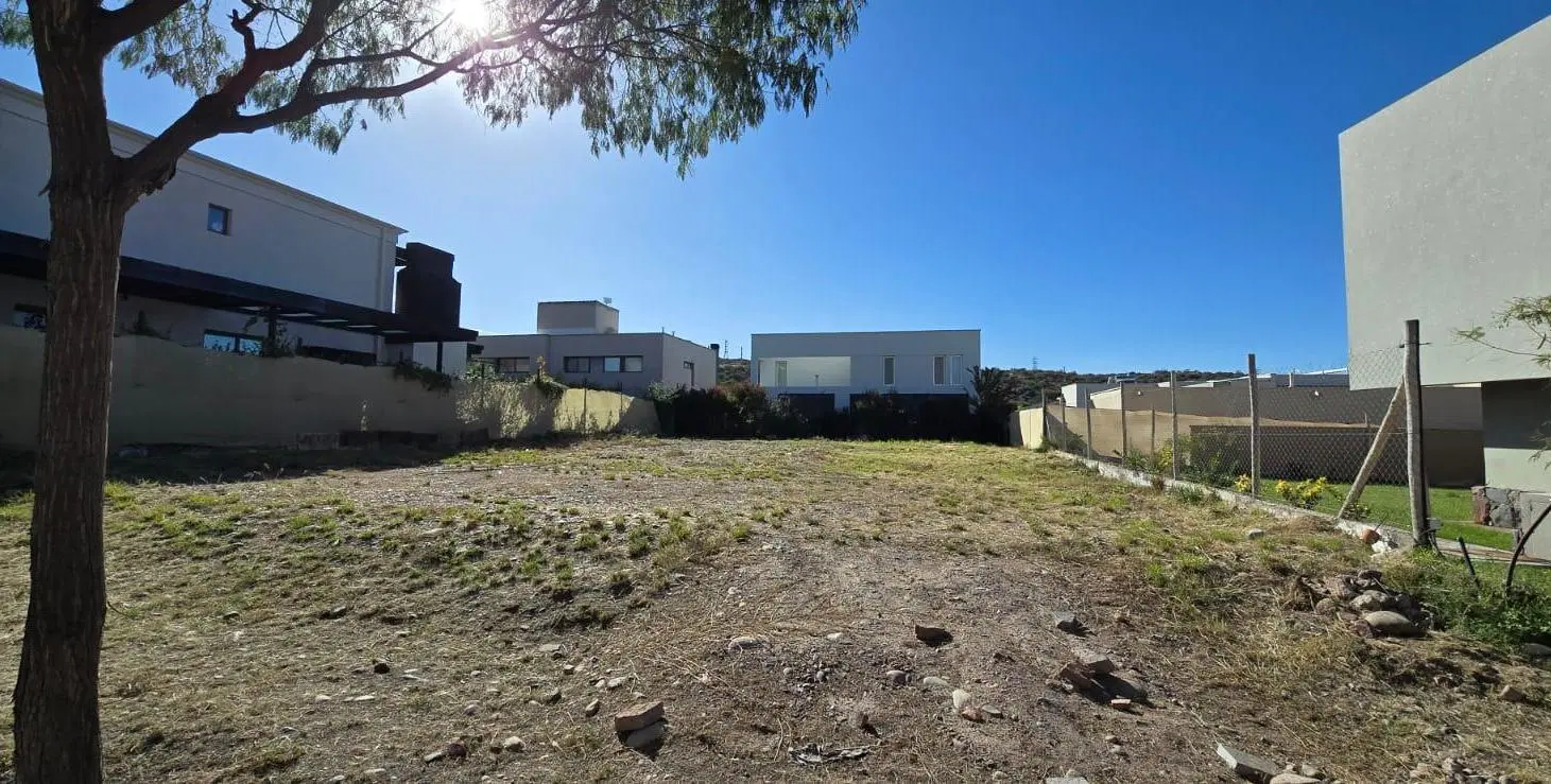 Terreno en Barrio Aguaribay 2