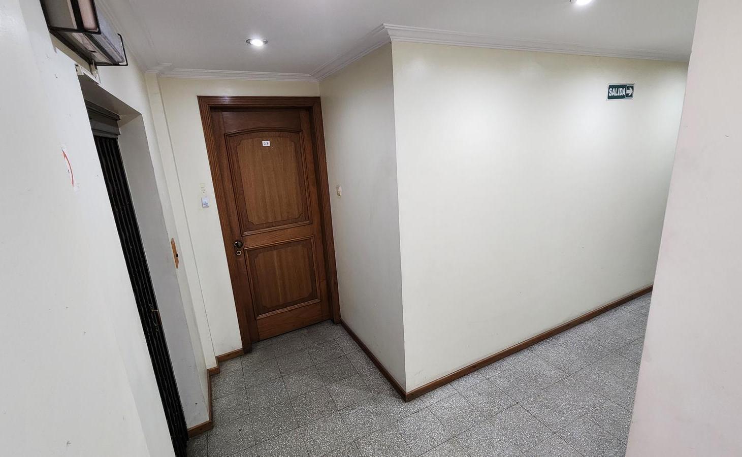 Foto de Venta de oficina en calle San Martin y Buenos Aires, galeria Bamac, imagen 4