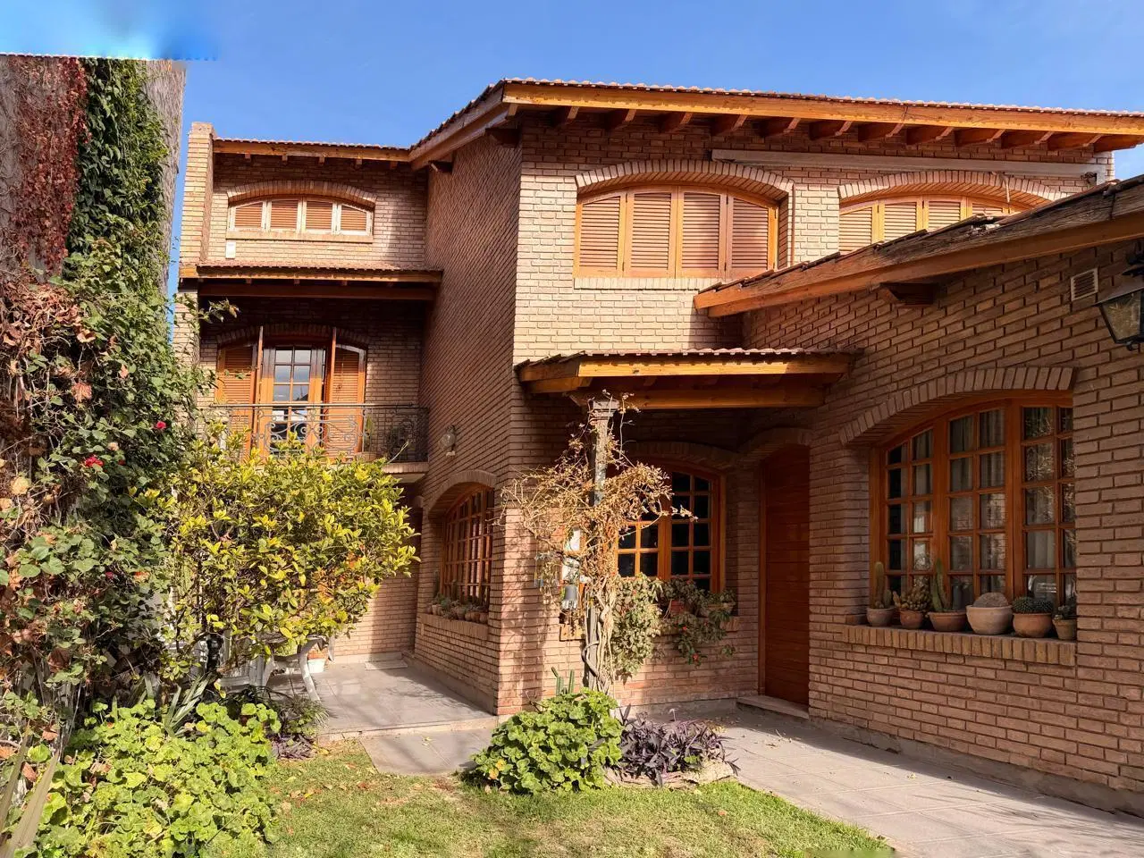 Amplia casa en venta Pedro J Godoy y Renato Zanzin 3