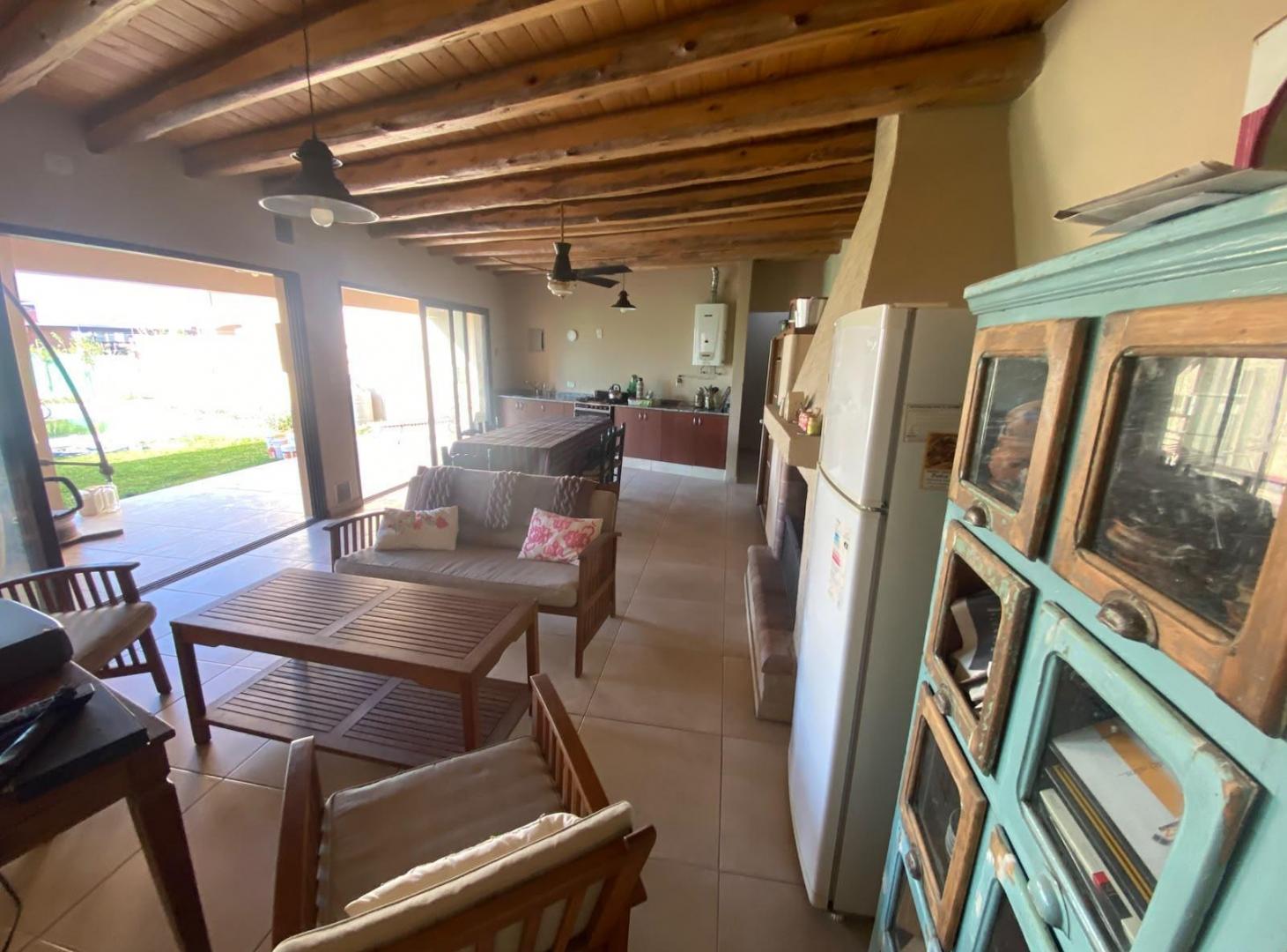 Foto de Casa con pileta en Venta - B°privado Cina Cina - Guaymallén, imagen 4
