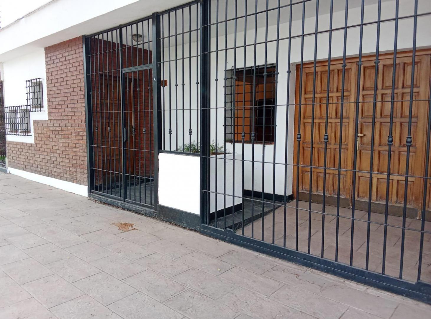 Foto de Casa en venta en San Martín Sur, Godoy Cruz, imagen 1