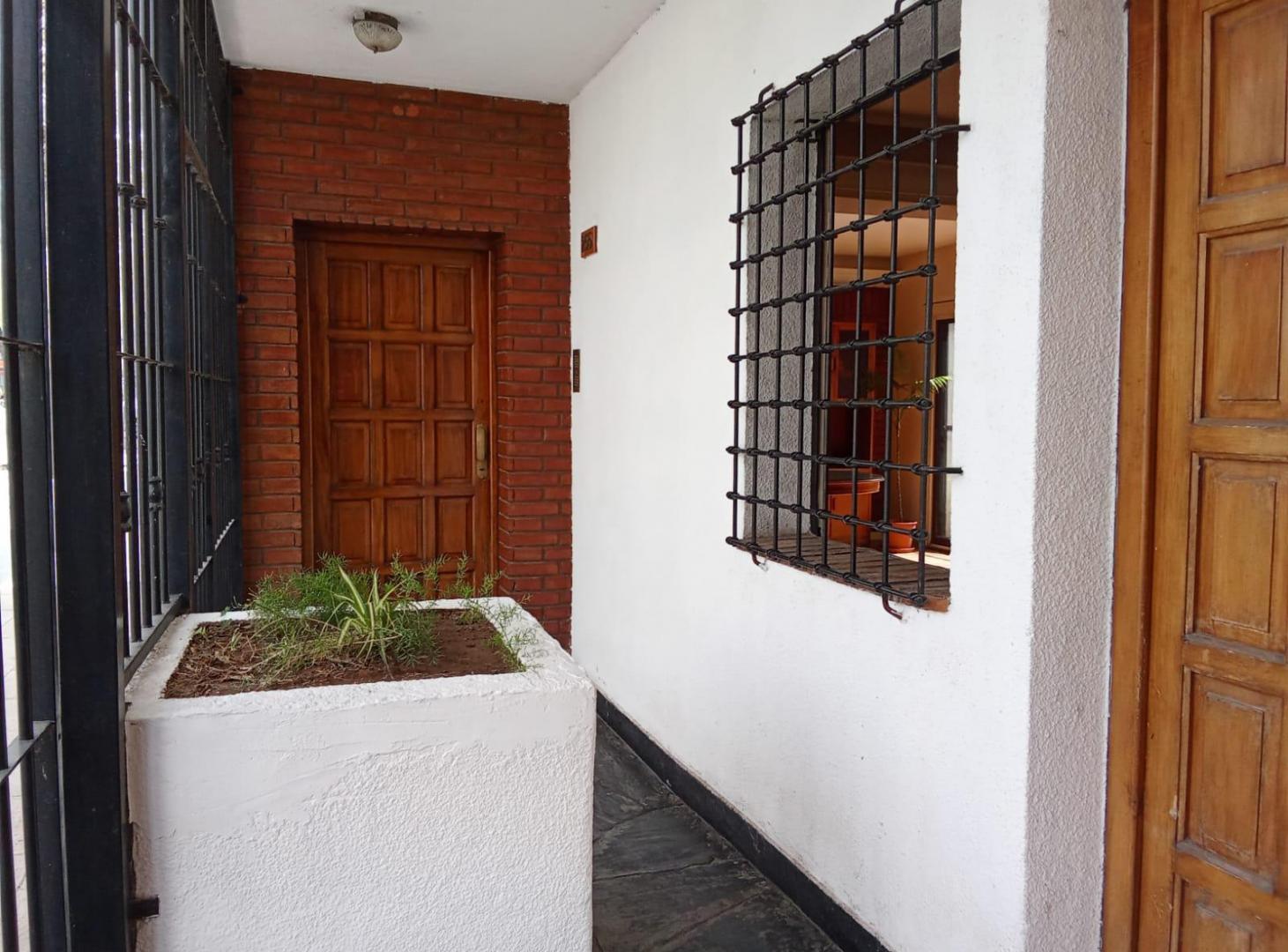 Foto de Casa en venta en San Martín Sur, Godoy Cruz, imagen 2