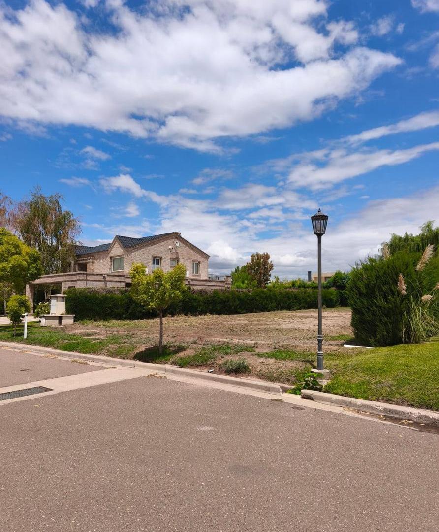 Foto de Venta de Terreno 800 Mts2 Barrio Las Candelas II Chacras de Coria, imagen 3