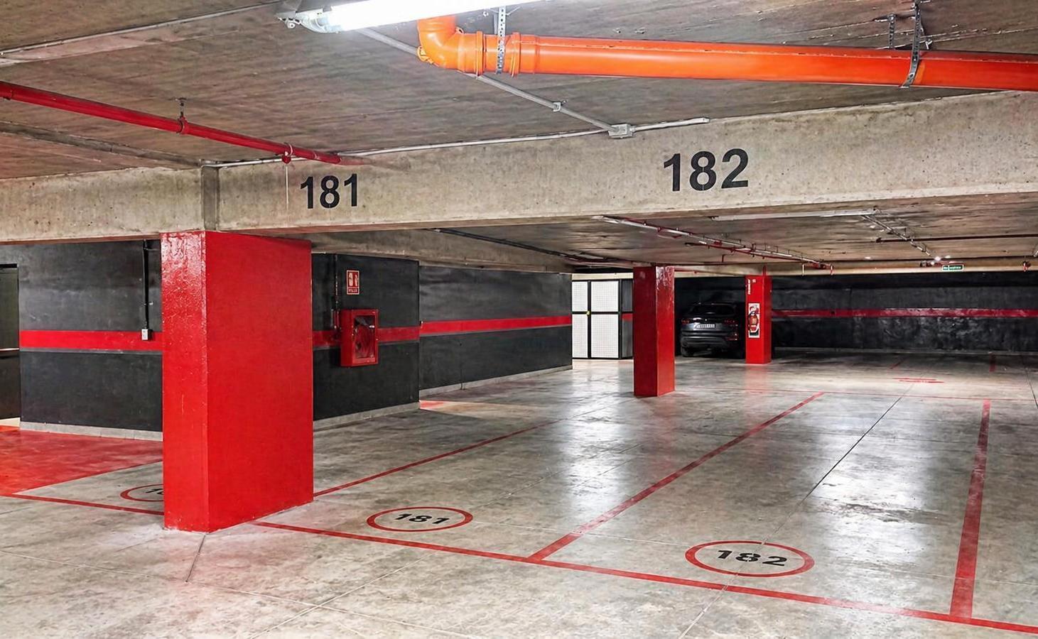 Foto de Cochera en godoy Cruz- Edificio Natania 61-, imagen 1