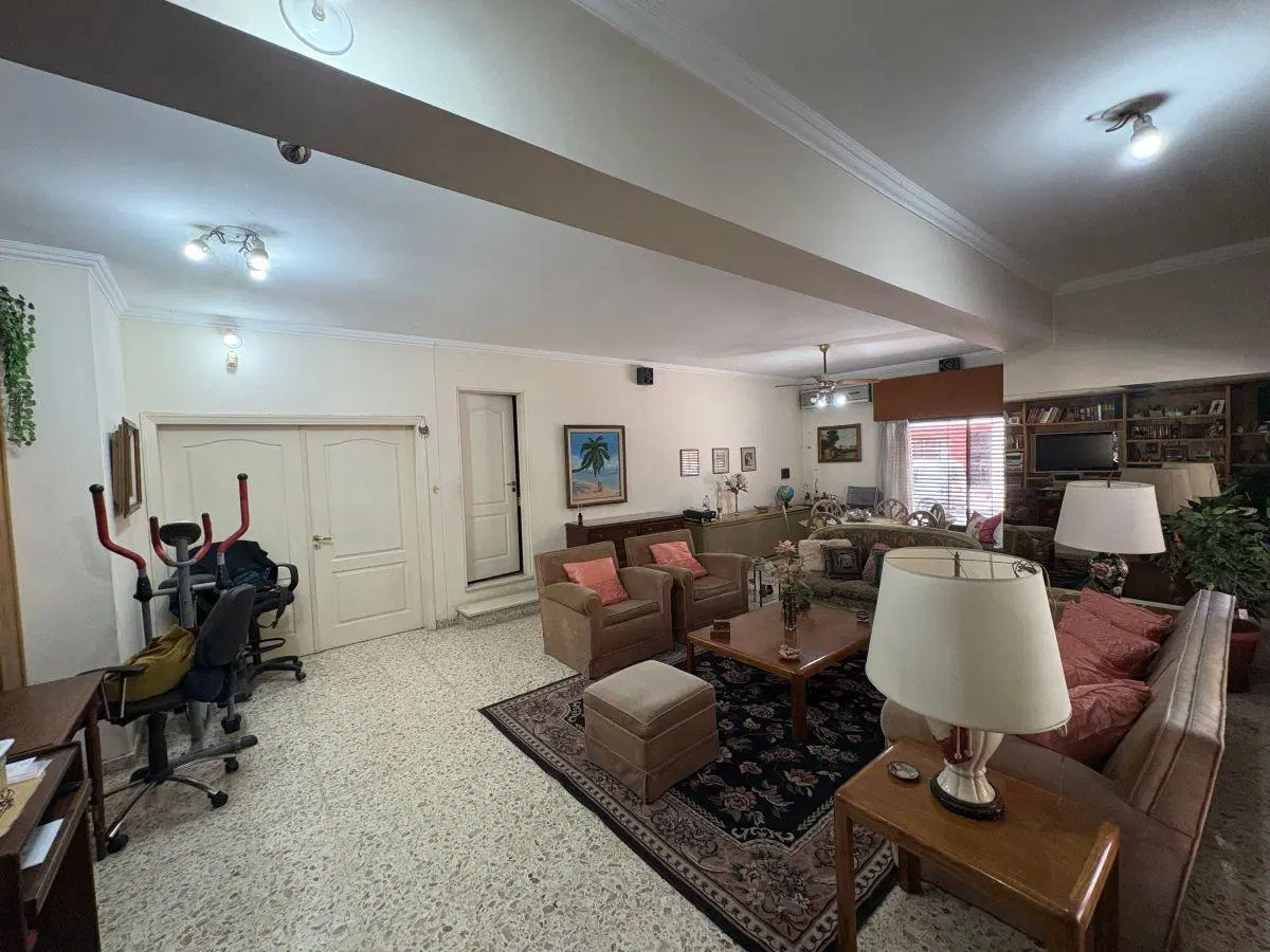 Casa en pleno centro de Pergamino, calle Pinto 300 ubicada en esquina con doble ingreso 5