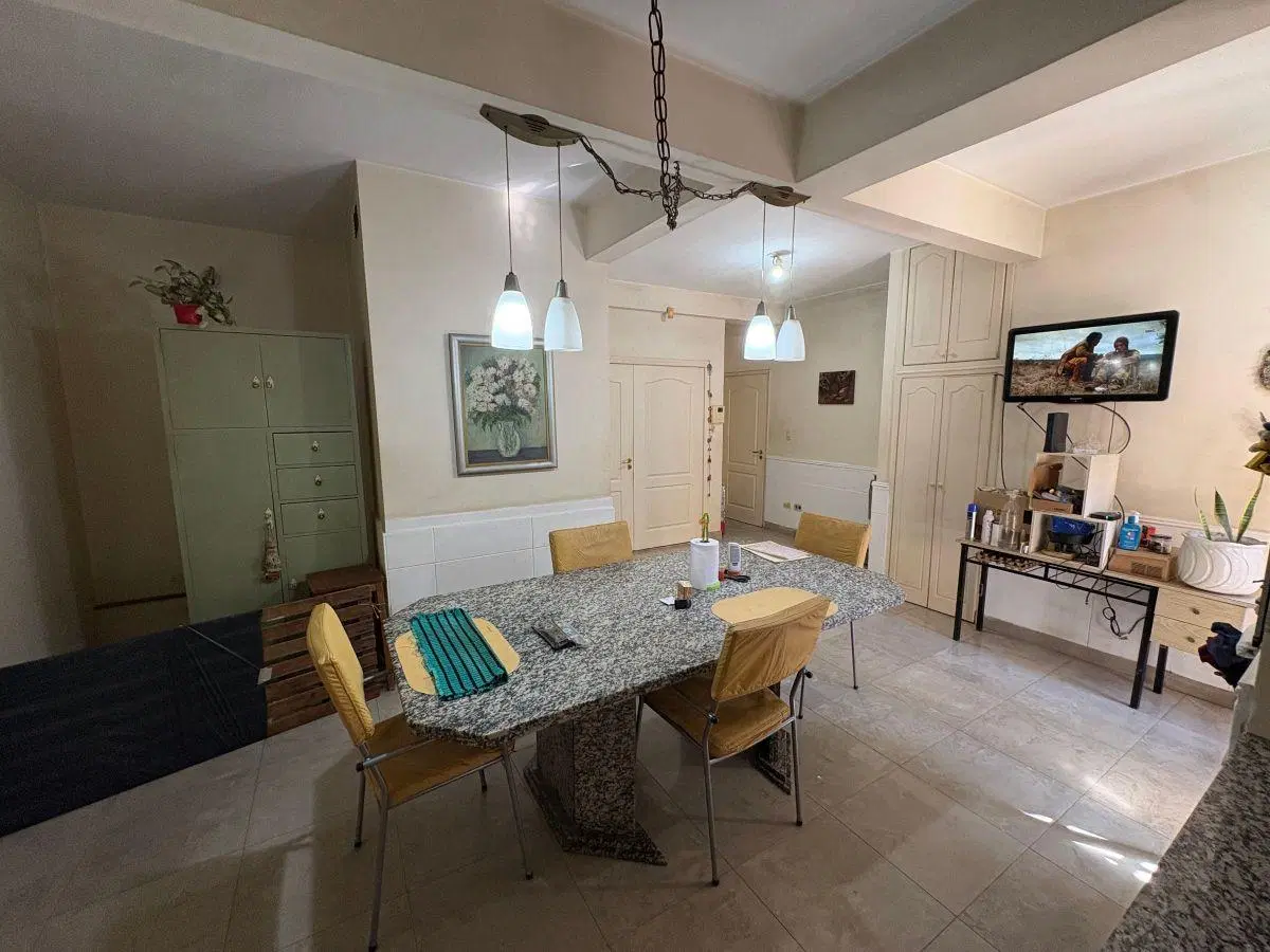 Casa en pleno centro de Pergamino, calle Pinto 300 ubicada en esquina con doble ingreso 4