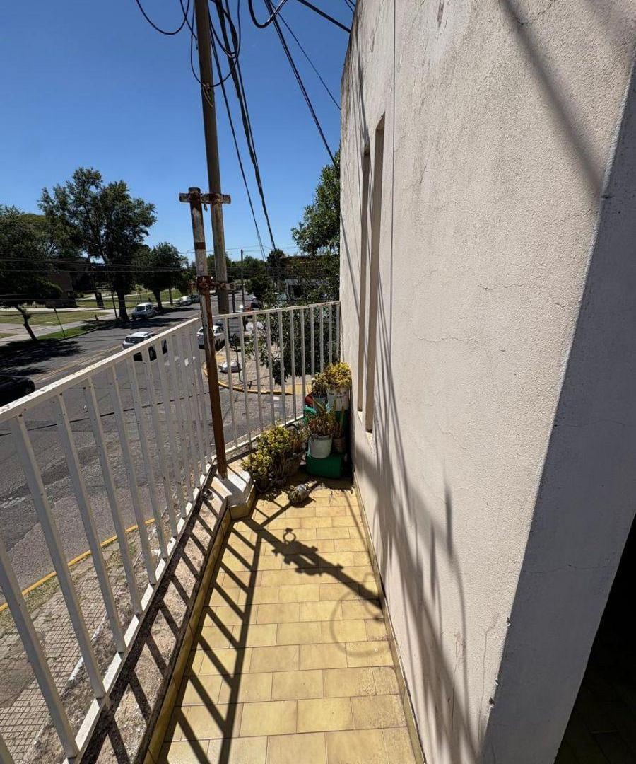 Foto de Departamento de 1 dormitorios sobre Bv. Alsina y Moreno, Ideal inversión, imagen 1