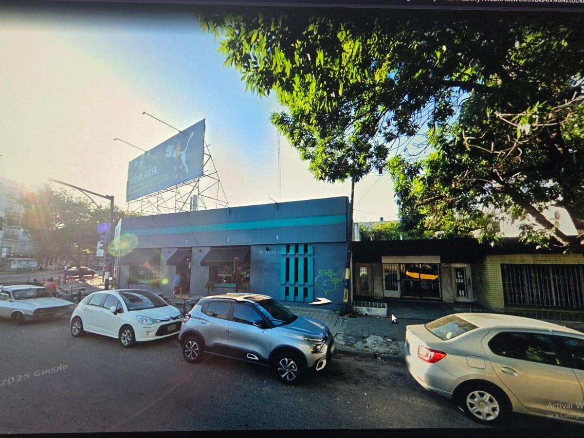 Casa Muy Bien Ubicada, apta Edificio o con 2 Locales 4