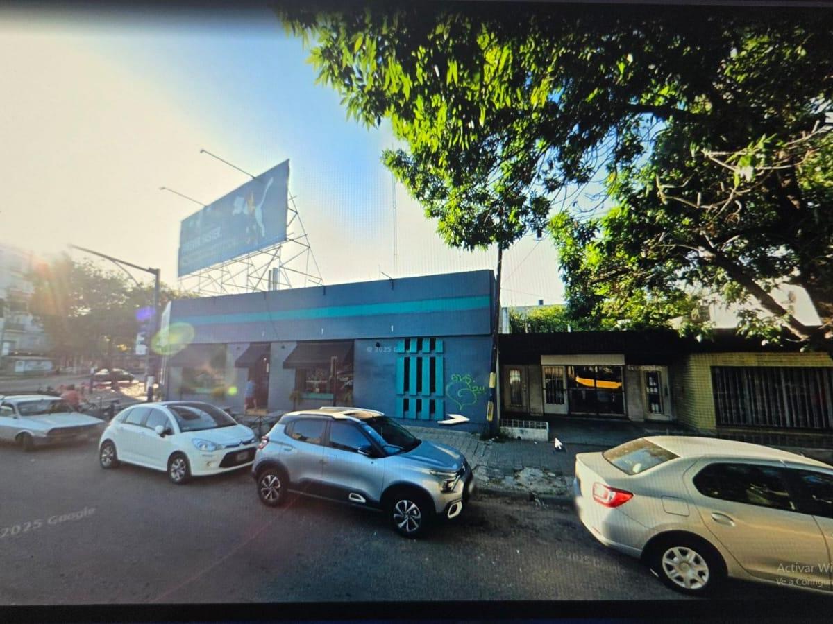 Casa Muy Bien Ubicada, apta Edificio o con 2 Locales 1
