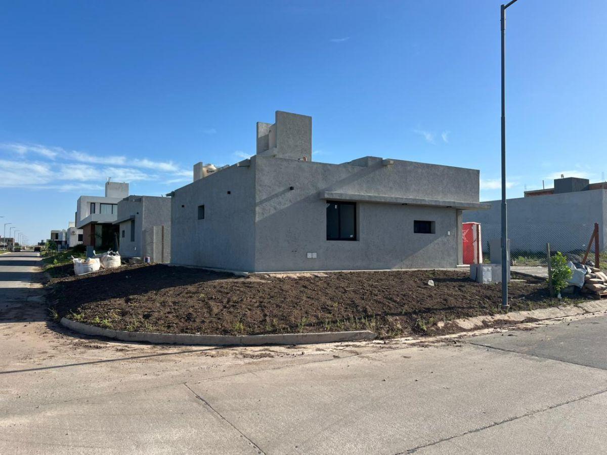 Casa en Docta - FINANCIACIÓN PROPIA - 2 dorm - 1 baño - galería - cochera- todos los servicios