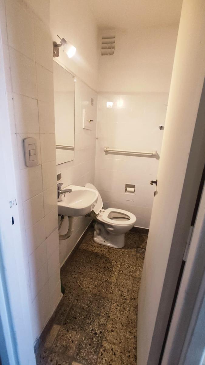 Venta 4 Ambientes Piso Alto en Recoleta 5