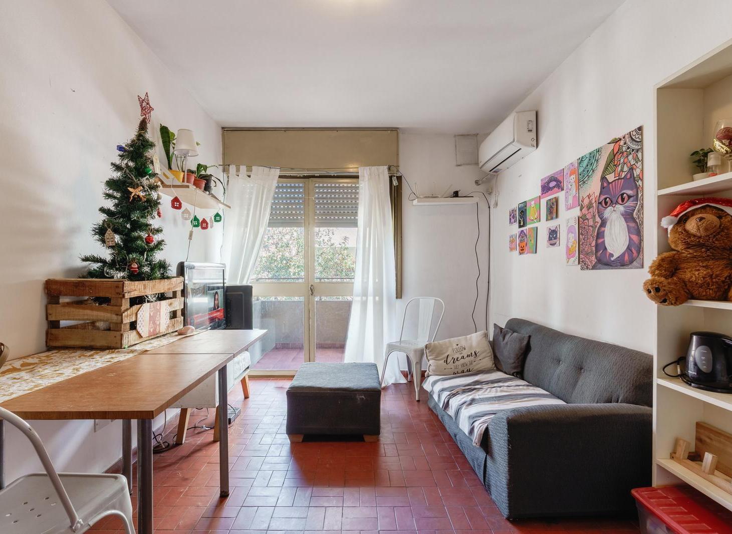 Departamento 1 dormitorio con balcón al frente