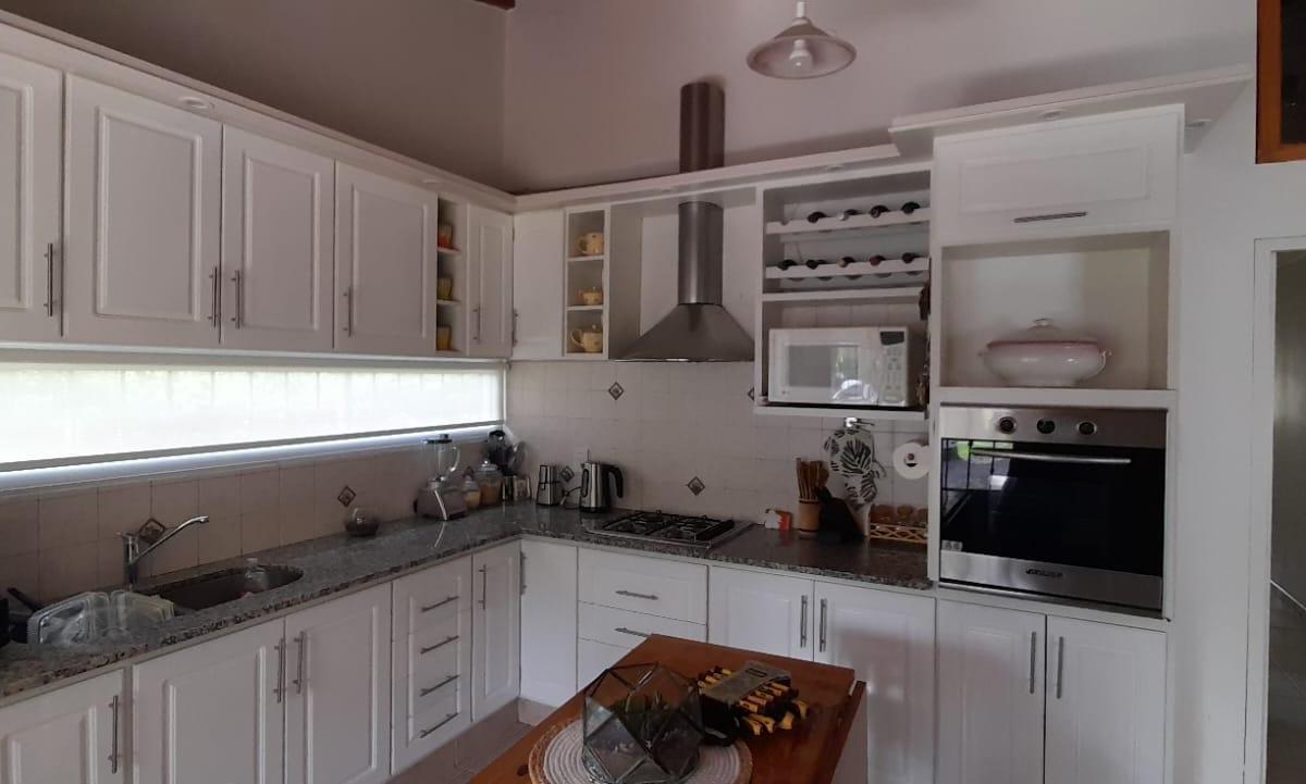 Casa con Quincho en Bermejo Gllen 1