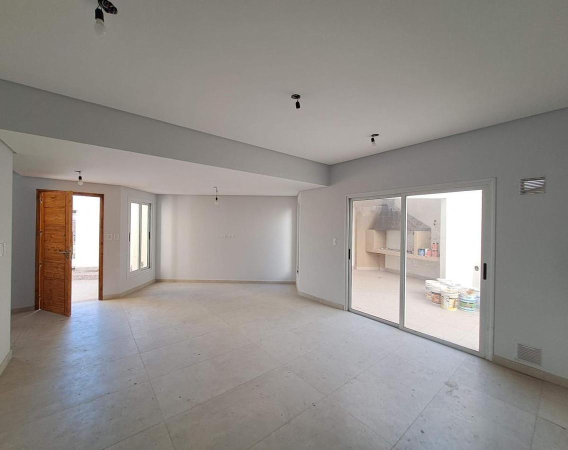 Venta - Casa a Estrenar de 4 Dorm. - Zona Club de Campo 5