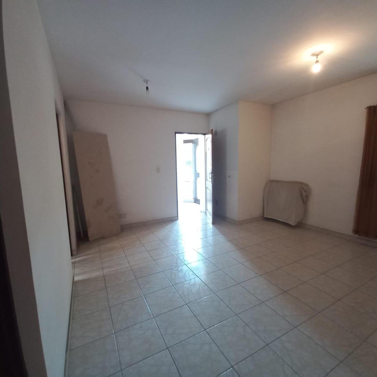 Venta Departamento en Pb con Patio en Godoy Cruz 2