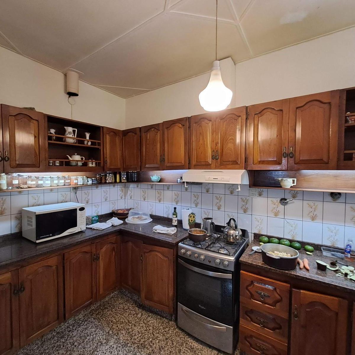 Venta - Amplia Casona con 2800 m² de Terreno 1