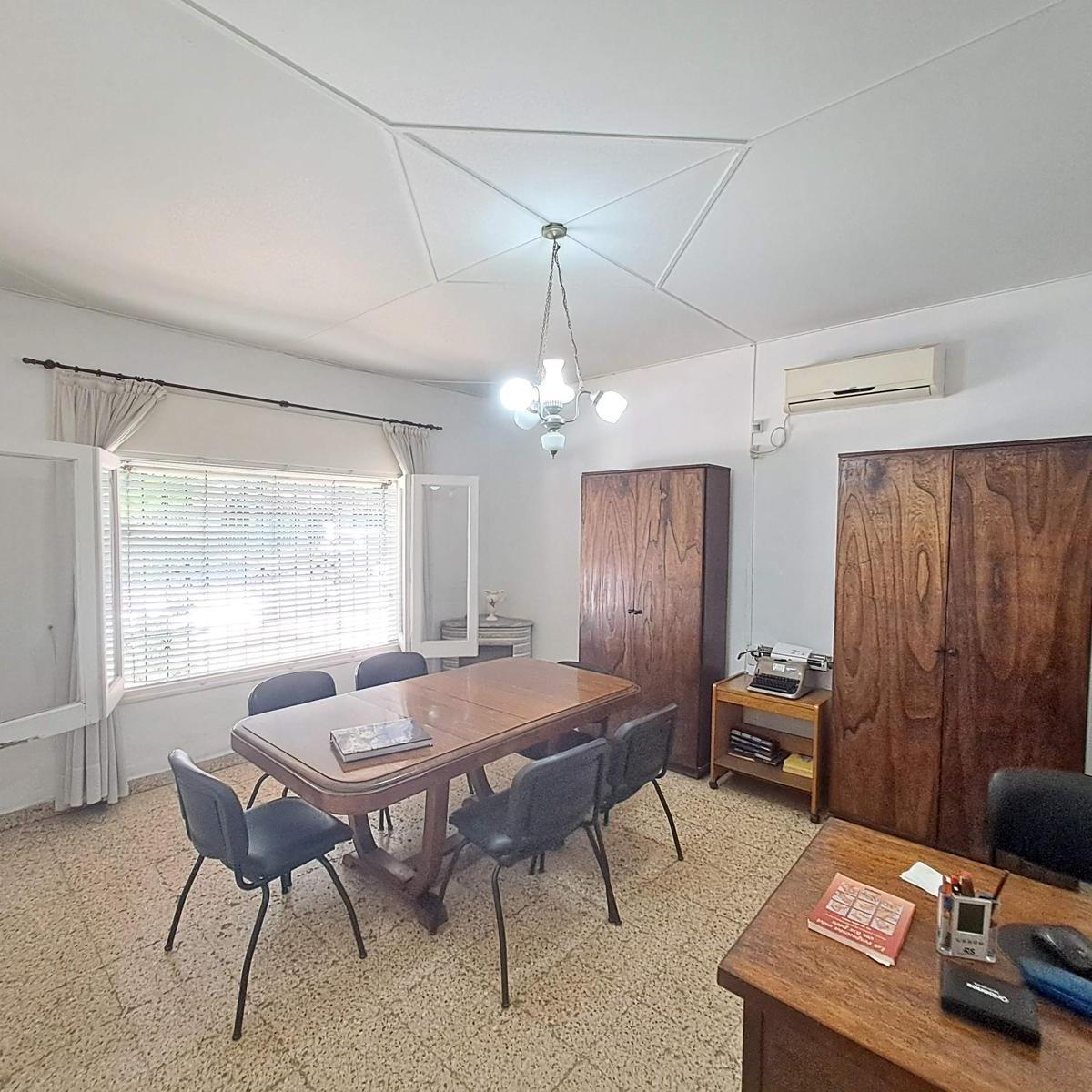 Venta - Amplia Casona con 2800 m² de Terreno 1