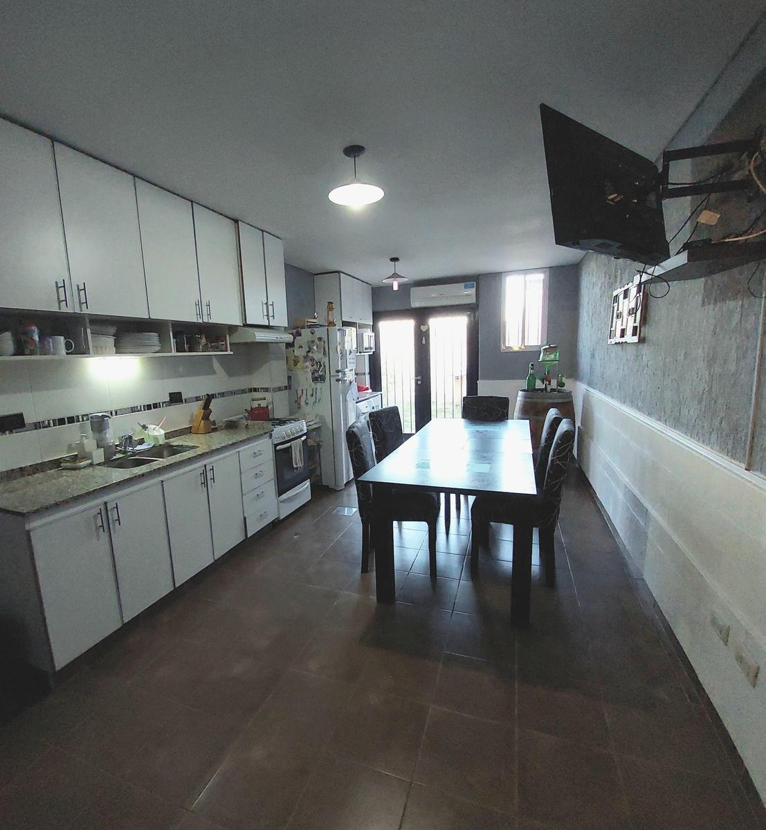 Vendo Casa en Barrio Semiprivado, 3 Dorm. con Patio 3