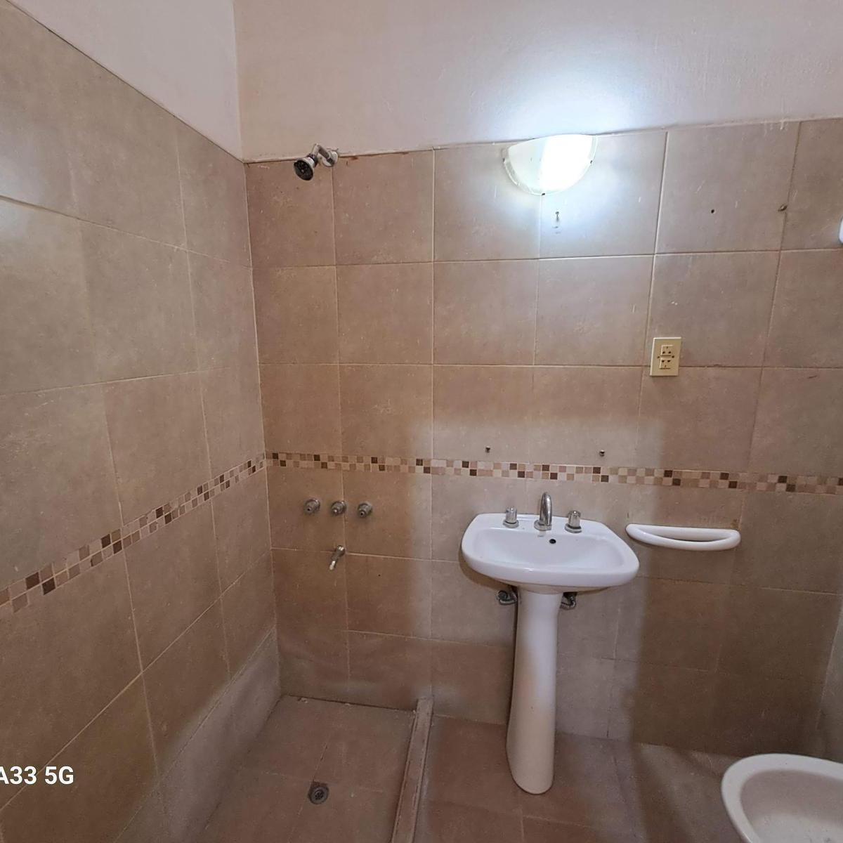 Casa en Venta - 3 Dorm., Cochera Doble - Apta Credito 3