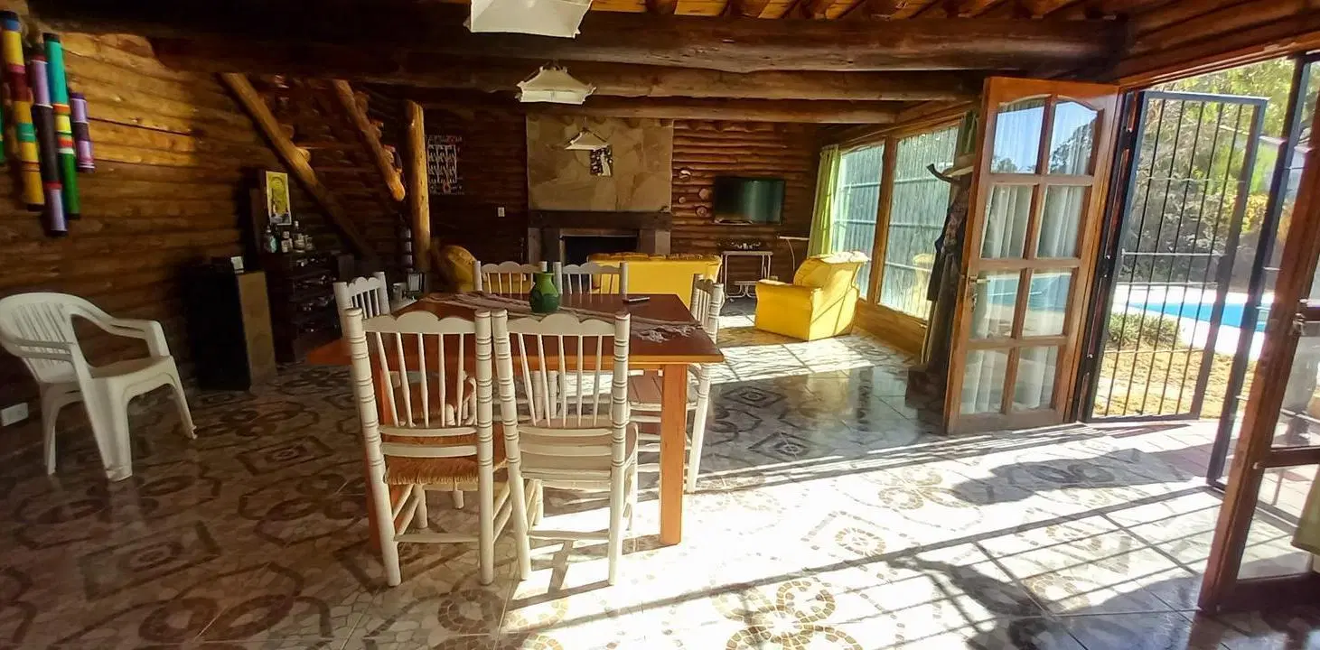 Casa con pileta en Vistalba 2