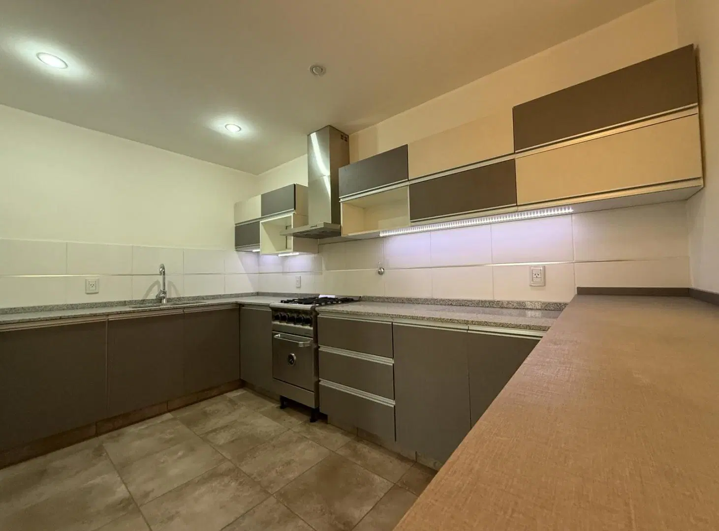 Casa en venta 4 dormitorios y 3 baños en Mendoza Capital 2