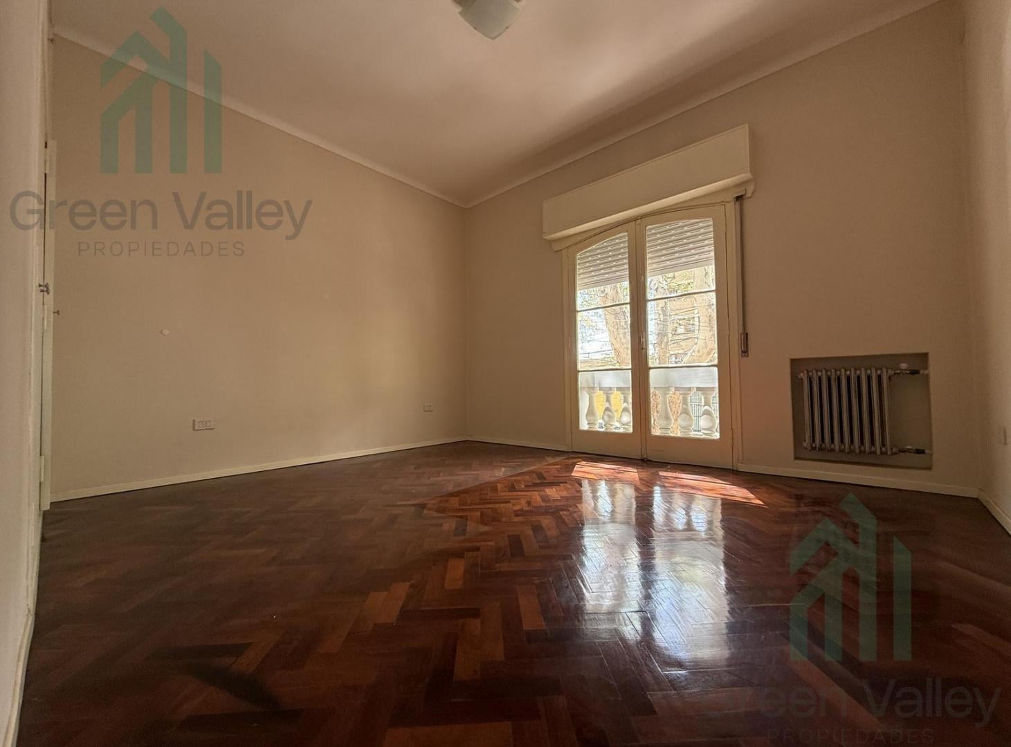 Foto de Casa en venta 4 dormitorios y 3 baños en Mendoza Capital, imagen 3