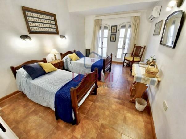 Foto de Casa con quincho y pileta en Venta en Tres Cerritos, imagen 3