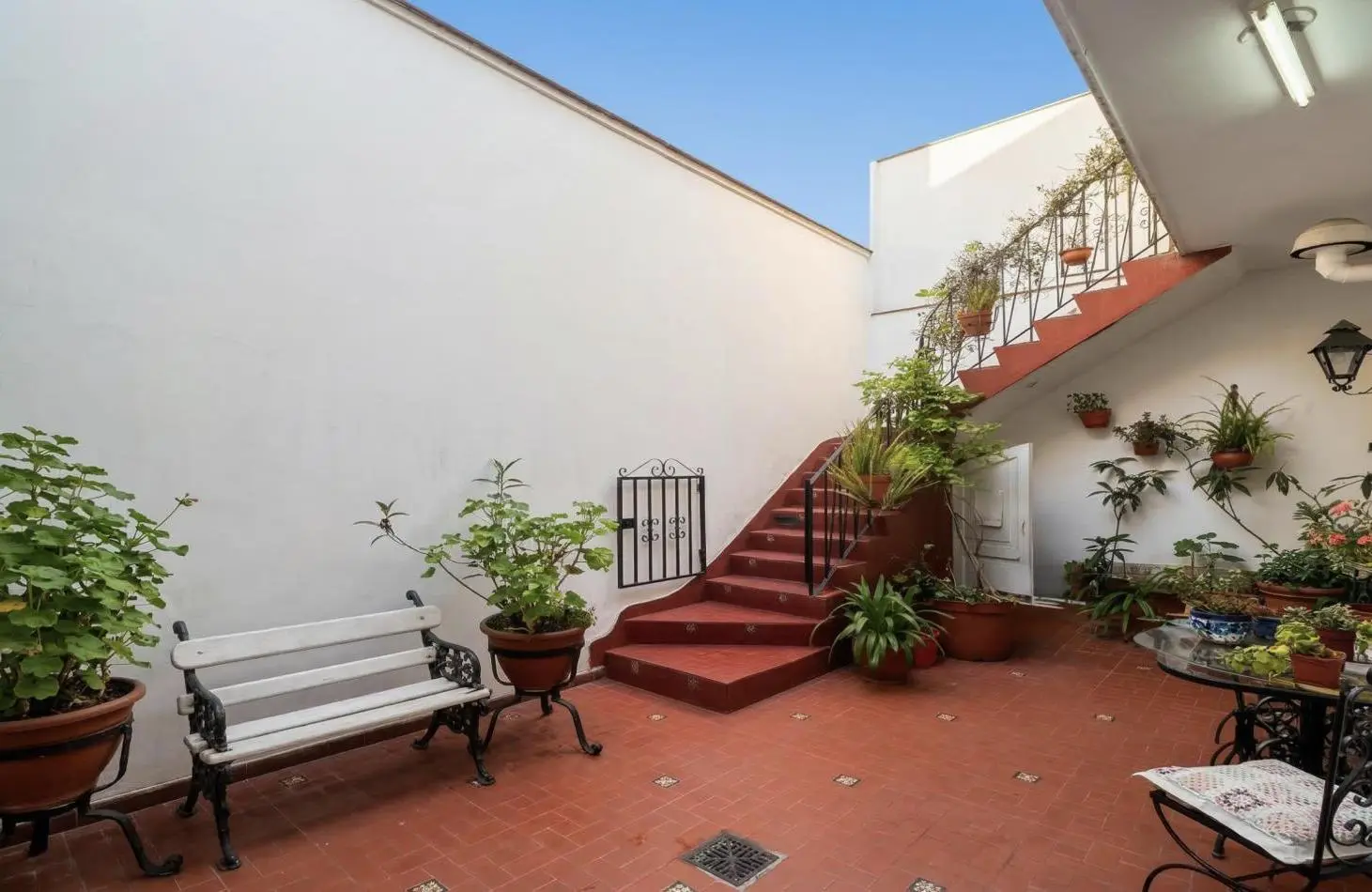 CASA EN ALQUILER PASEO GUEMES 3