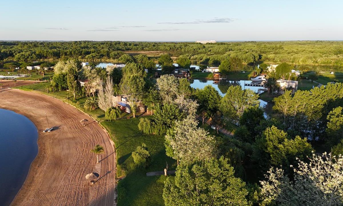Gran Casa a Lago Central en Isla del Este (Dueño Directo) 2