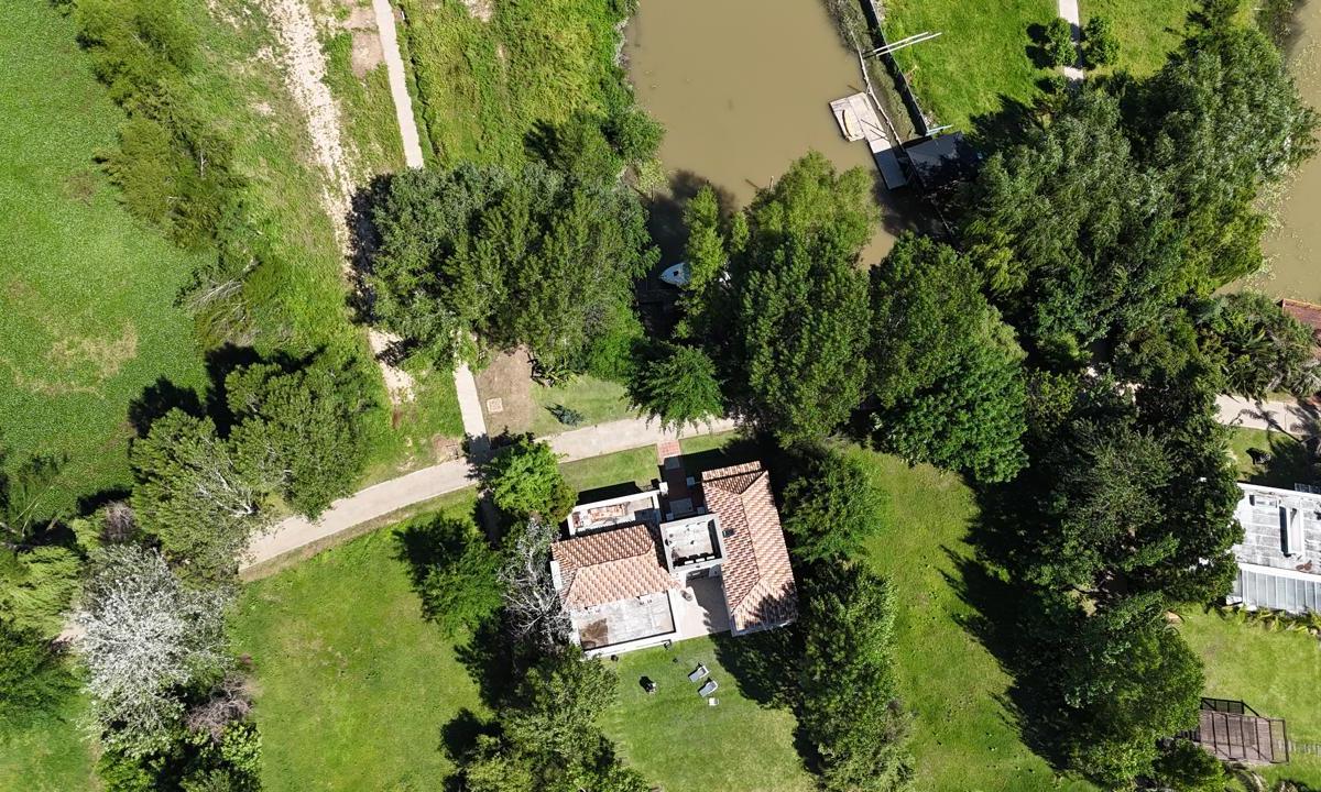 Gran Casa a Lago Central en Isla del Este (Dueño Directo) 1