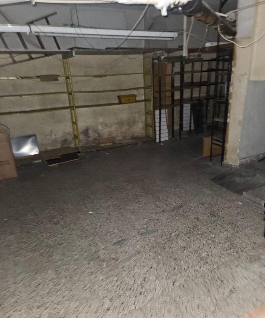 Foto de UNICO LOCAL PASO AL 100 PB Y SOTANO GRANDE, imagen 3