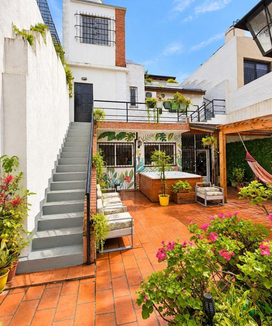 Foto de IMPONENTE CASA CON JARDIN, imagen 5