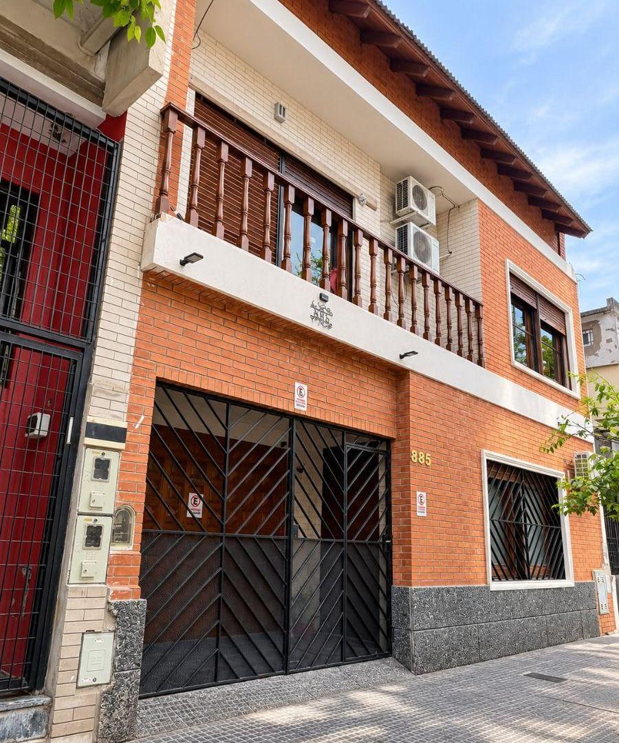 Foto de IMPONENTE CASA CON JARDIN, imagen 1