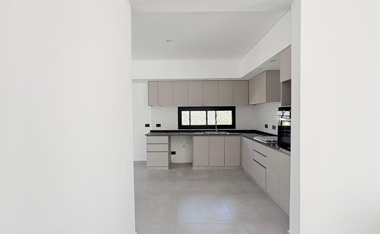 Casa en venta de 6 ambientes con pileta en San Matias a estrenar