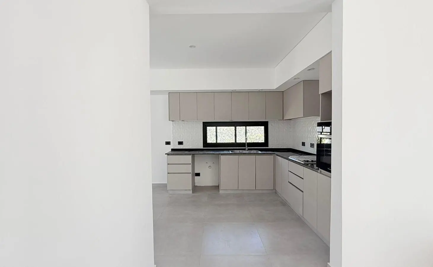 Casa en venta de 6 ambientes con pileta en San Matias a estrenar 4