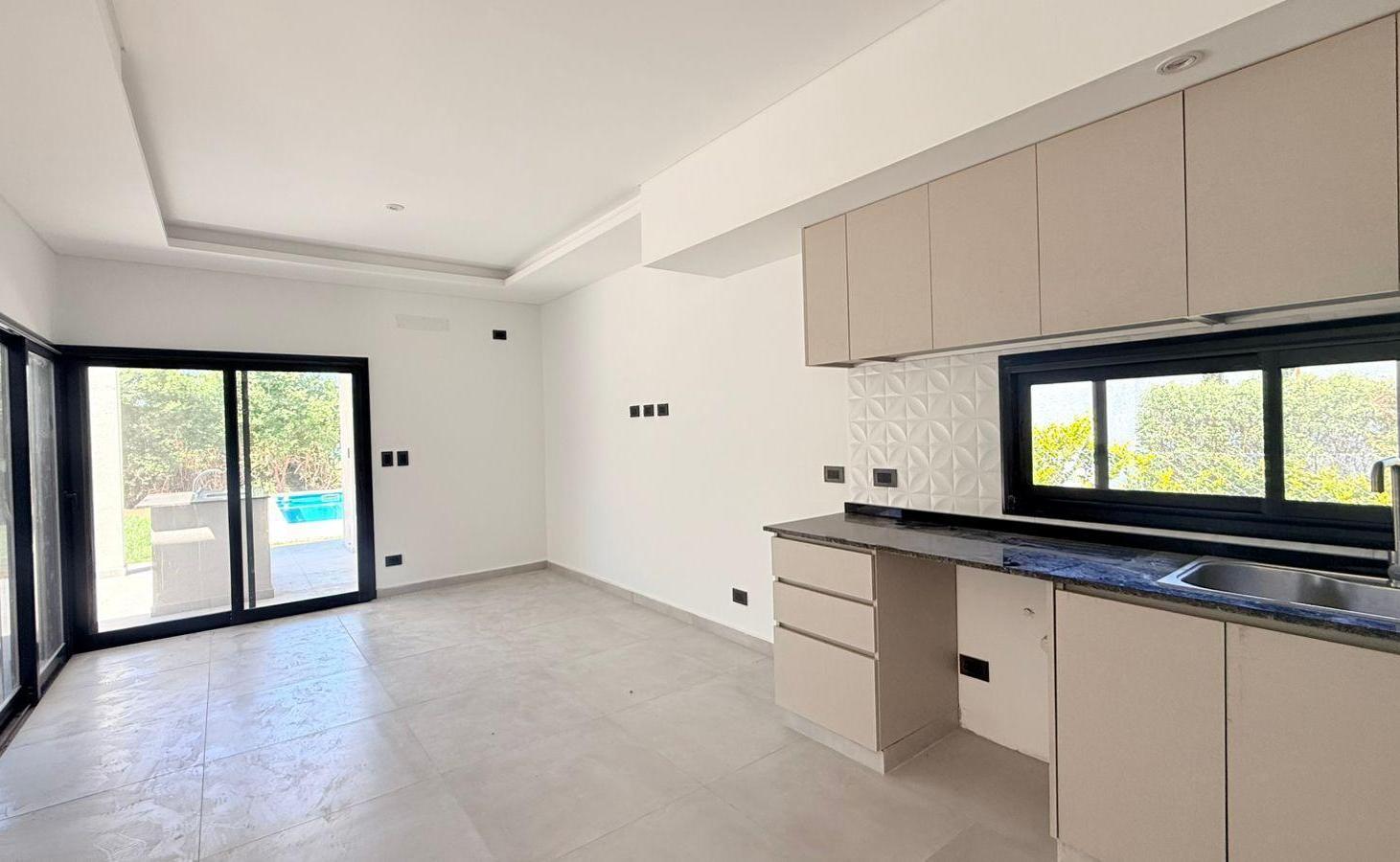 Foto de Casa en venta de 6 ambientes con pileta en San Matias a estrenar, imagen 2