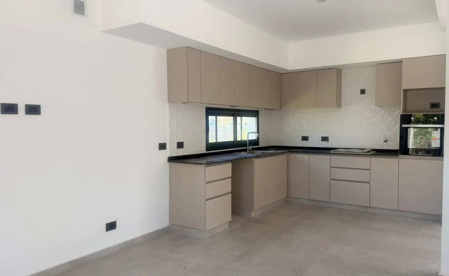 Casa en venta de 6 ambientes con pileta en San Matias a estrenar 3