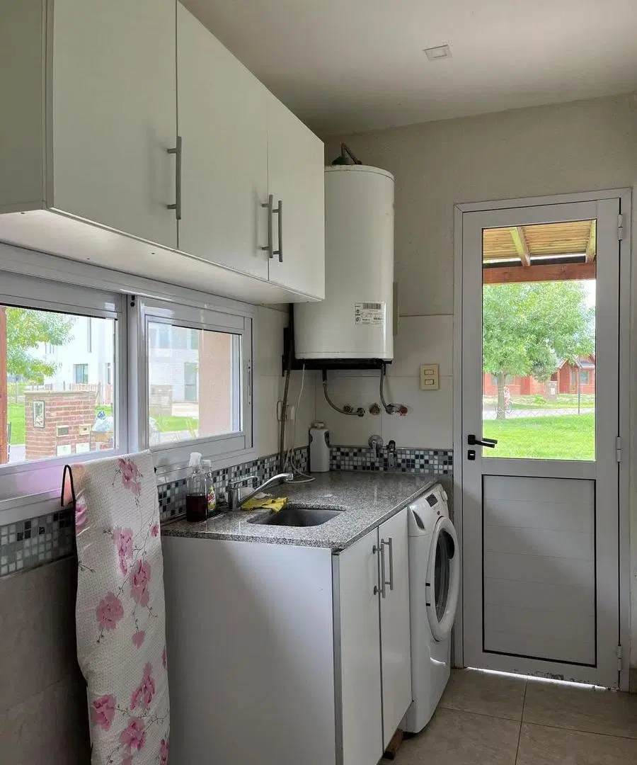 Casa en alquiler anual con muebles El Canton Golf de 6 ambientes con pileta 3