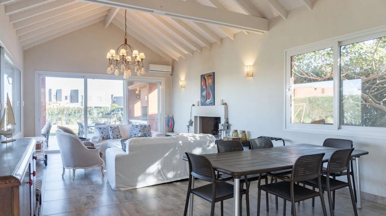 Casa en Venta de siete ambientes con pileta en El Canton Islas Escobar