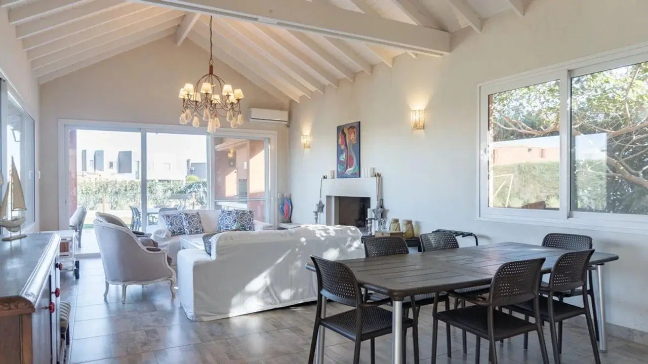 Casa en Venta de siete ambientes con pileta en El Canton Islas Escobar 1