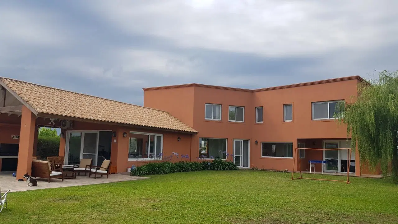 Casa en Venta de siete ambientes con pileta en El Canton Islas Escobar 3