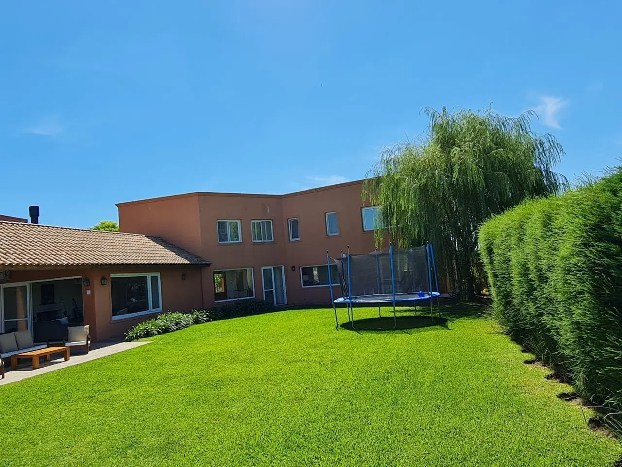 Casa en Venta de siete ambientes con pileta en El Canton Islas Escobar 2